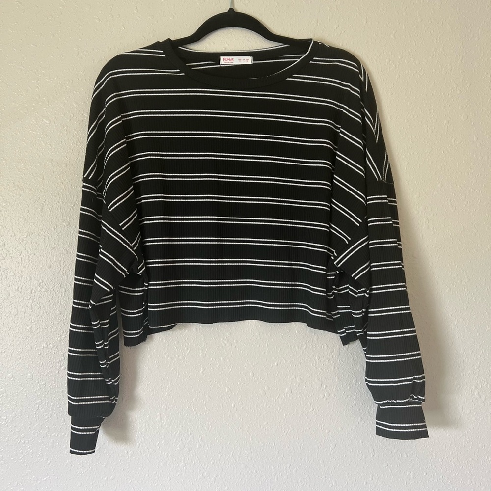 LONG SLEEVE CROPPED BACK SHIRT WITH WHITE STRIPES Sz Medium